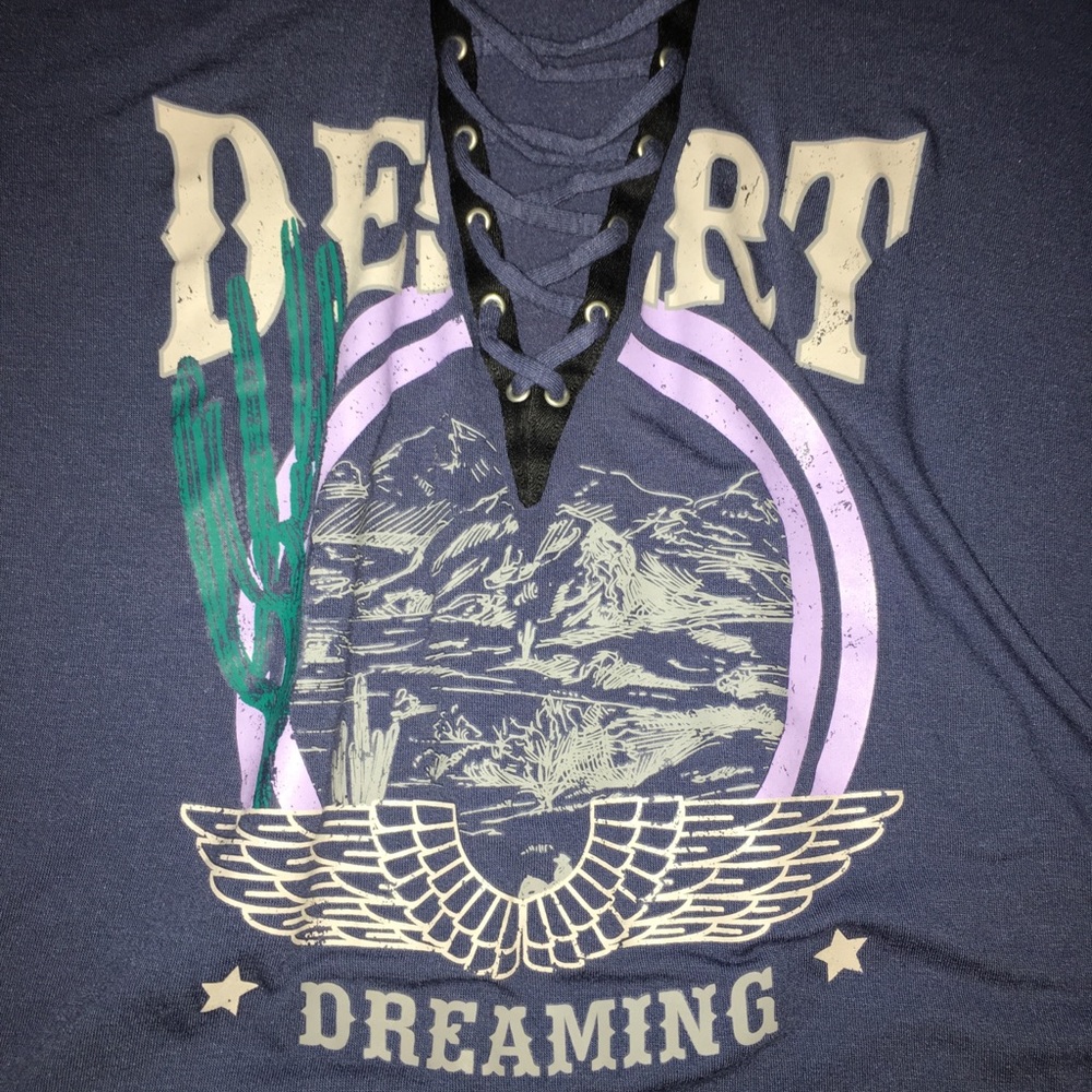 Deep v-neck tee shirt, laces